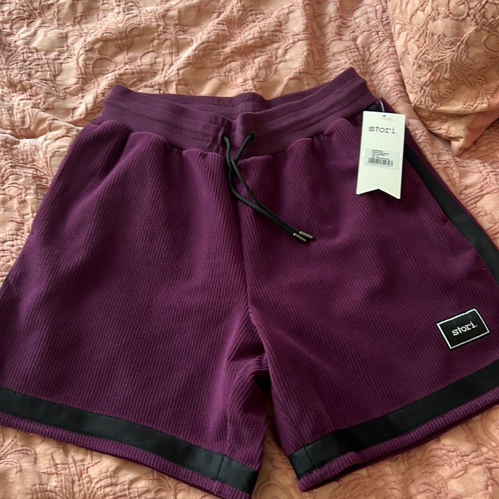 Brand new size medium Men’s Stori corduroys shorts in Mulberry